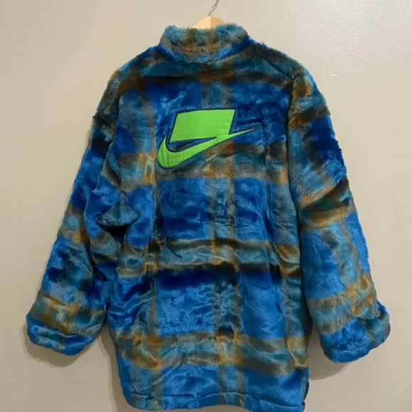 Nike Sportswear oversized faux fur plaid jacket DD4541-476 NWT size L - Picture 3 of 6